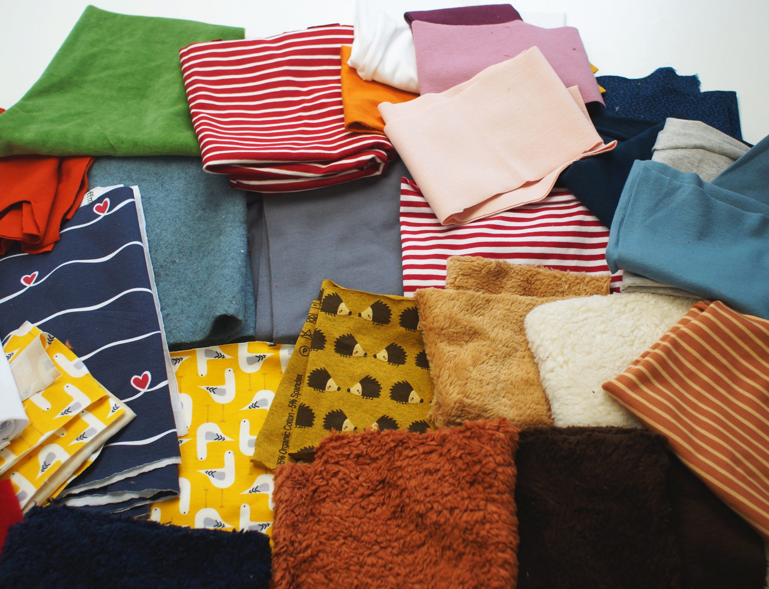 5 Euro-Paket Stoffreste Igellove, Wollfleece, Teddyplüsch uvm